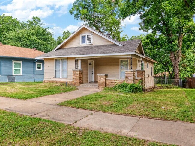 Foto del edificio - 533 E Woodard St