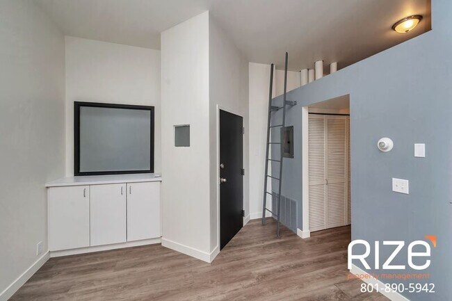 Foto del edificio - 325-359 Pierpont Ave