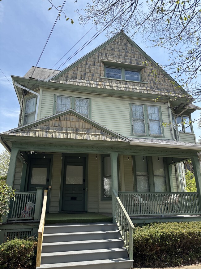 Building Photo - 34 Oak St