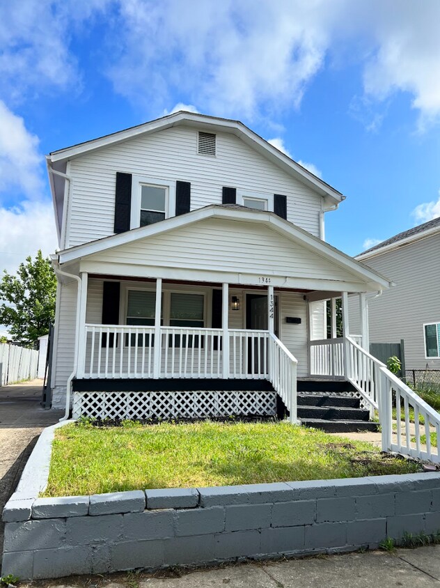 Primary Photo - 1344 E 21st Ave