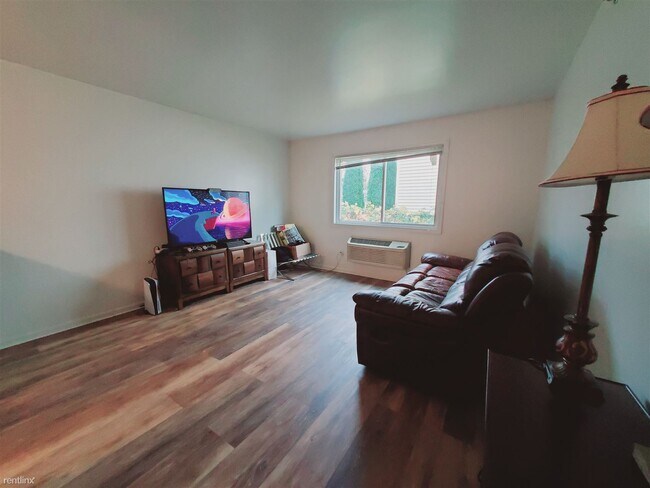 Building Photo - 1 br, 1 bath Condo - 12 Dryden St Unit 1
