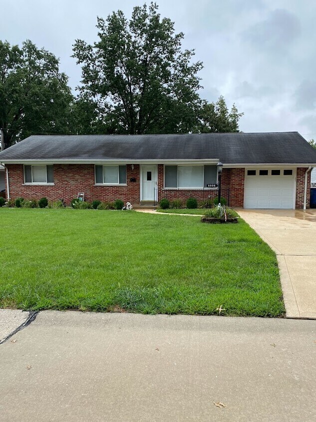 6006 Holyoke Dr, Saint Louis, MO 63123 House Rental in Saint Louis