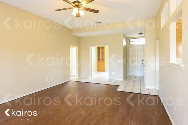 Foto del edificio - 705 SW 154th Pl