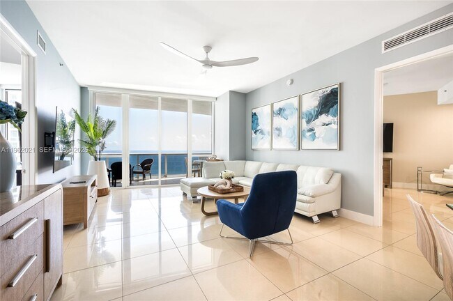 Foto del edificio - 15901 Collins Ave