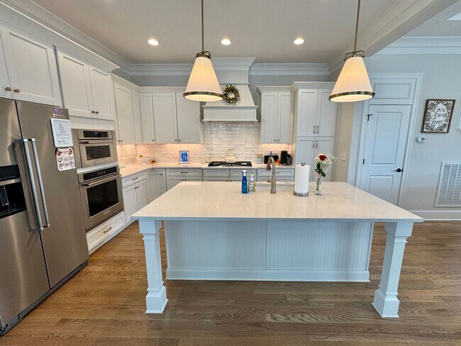 Foto del edificio - Luxurious 3 Bedroom Home, Easy Access to Interstate in Franklin