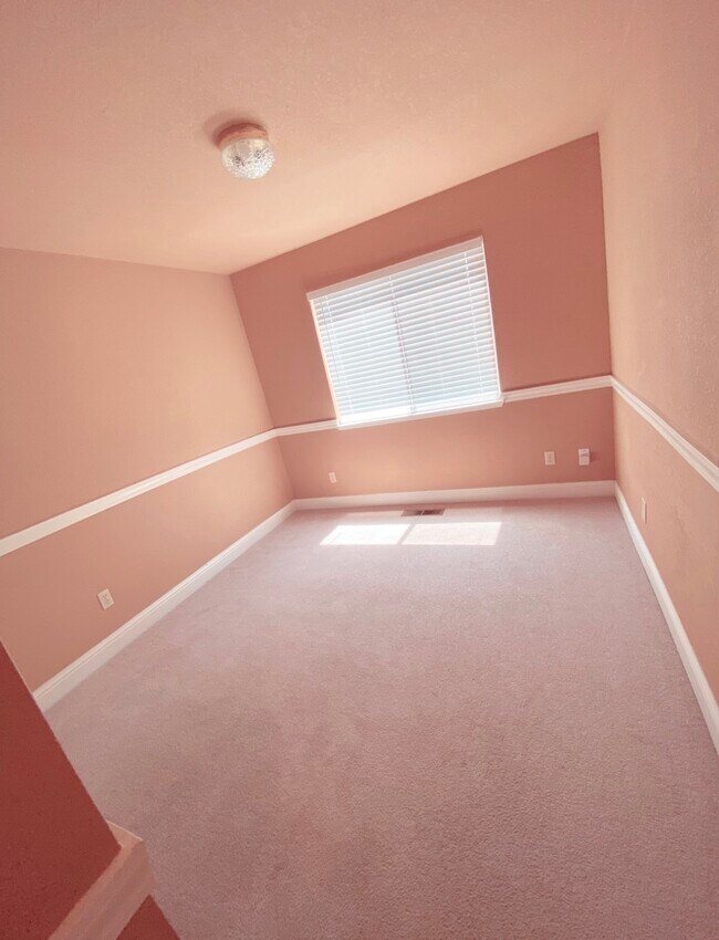 Building Photo - 80 Falconi Way