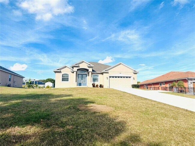 Foto del edificio - 809 Lake Marie Blvd