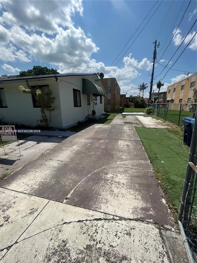 Foto del edificio - 10803 SW 5th St