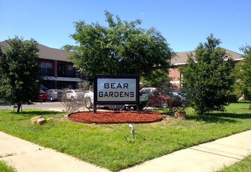 Primary Photo - 1521 Bagby Ave