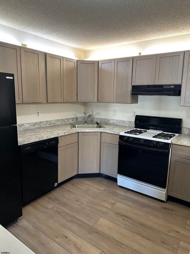 Building Photo - 110 Iroquois Dr