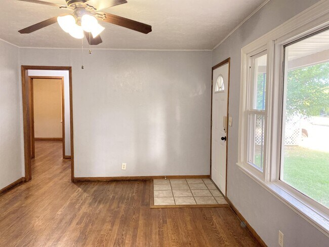 Building Photo - 315 E Steed Dr