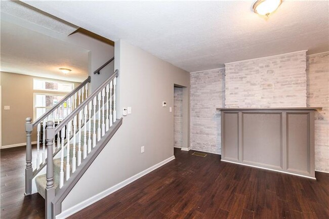 Foto del edificio - Beautiful 2 bed, 2.5 bath luxury home in S...
