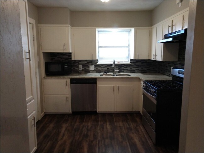 Foto del edificio - 2830 7th Ave N