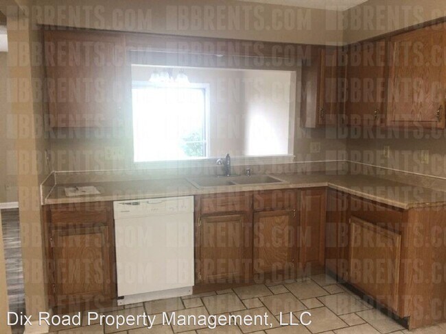 Building Photo - 3 br, 1.5 bath House - 854 Somerset Court,