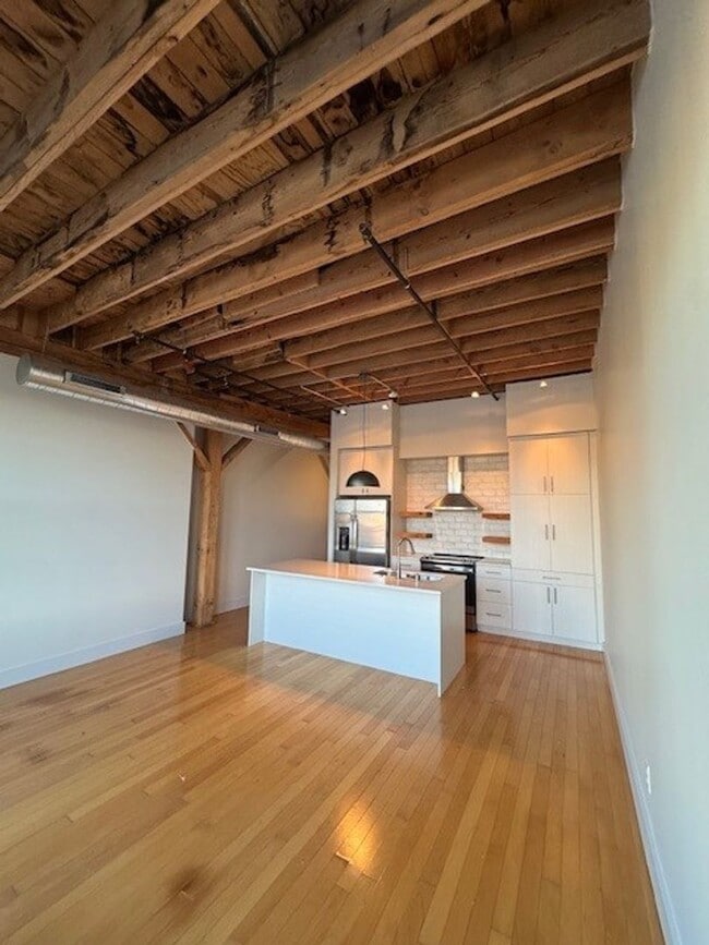 Interior Photo - Serif MKE