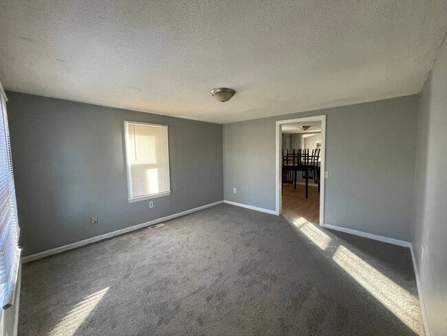 Building Photo - 1016 S Woodbury St