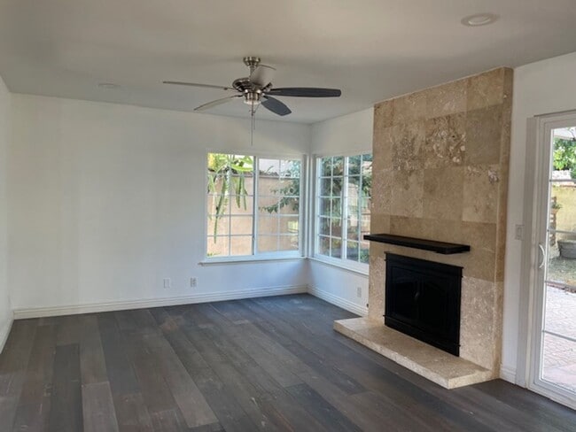 Foto del edificio - Light Bright 4 bedroom in Irvine