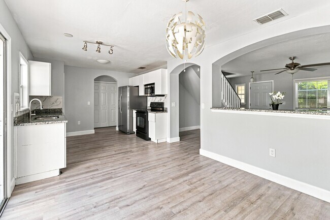 Foto del edificio - 1365 Carey Glen Cir
