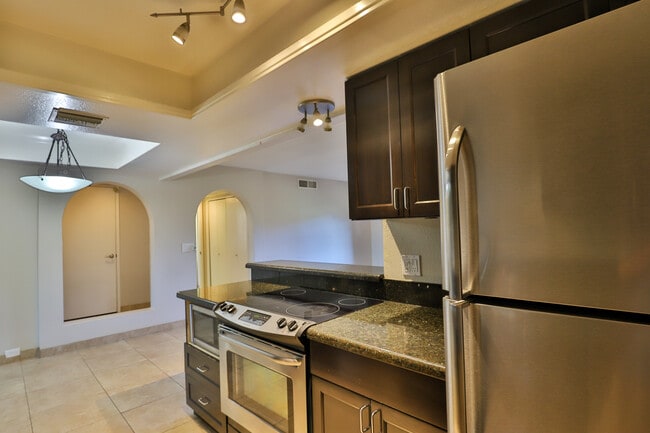 Building Photo - 7557 N Dreamy Draw Dr