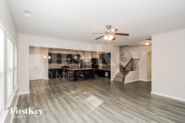 Building Photo - 3 Miles Dr