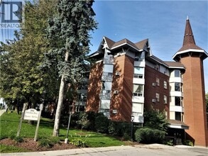 Building Photo - 306 Erb St. W