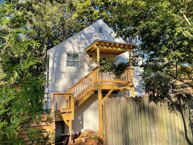Building Photo - 621 Brooks Ave