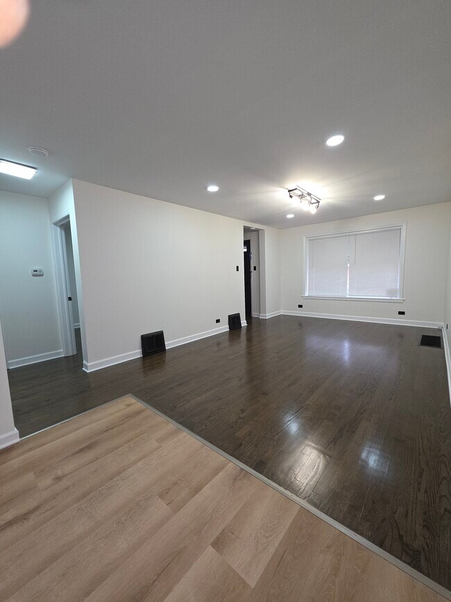 Sala de estar - 5251 S Hamlin Ave