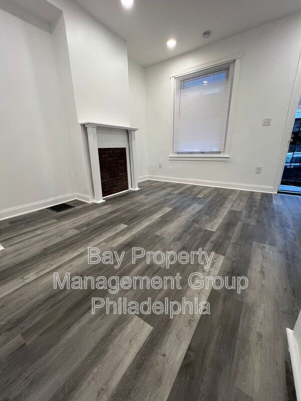 Building Photo - 526 N Hobart St