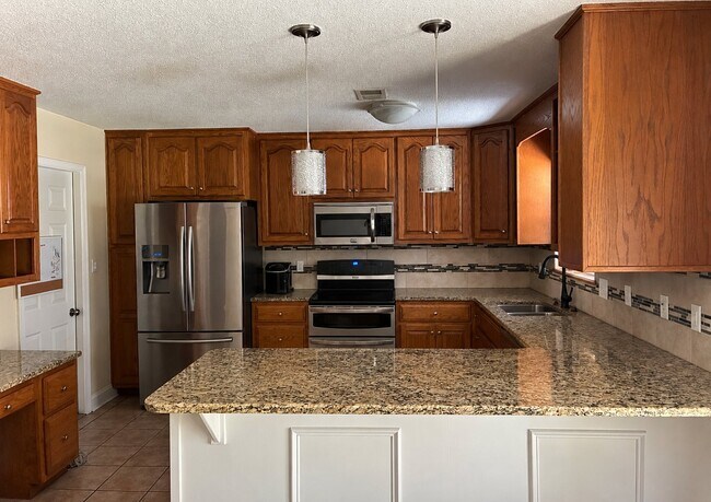Foto del edificio - 632 Mayflower Ave