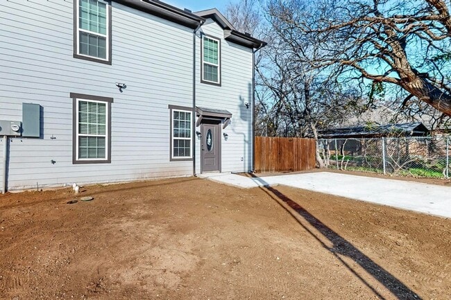 Building Photo - 807 Fletcher St