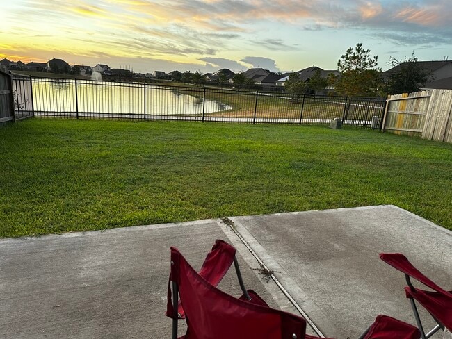 Foto del edificio - 4822 Chestnut Valley Ln