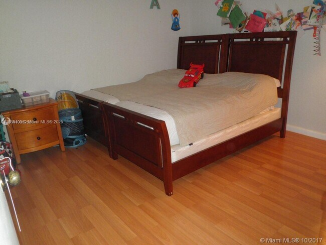 Foto del edificio - 1021 Mockingbird Ln