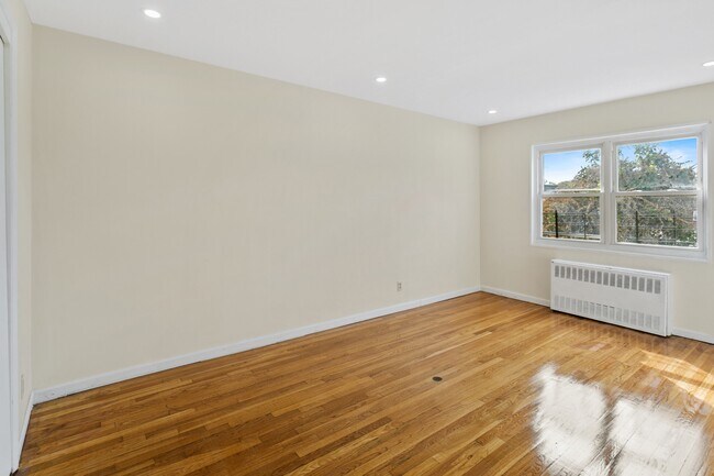 Foto del edificio - 1102 E 101st St