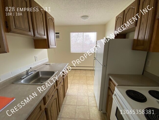 Building Photo - 1 bed 1 bath APARTMENT located in Rosemont...