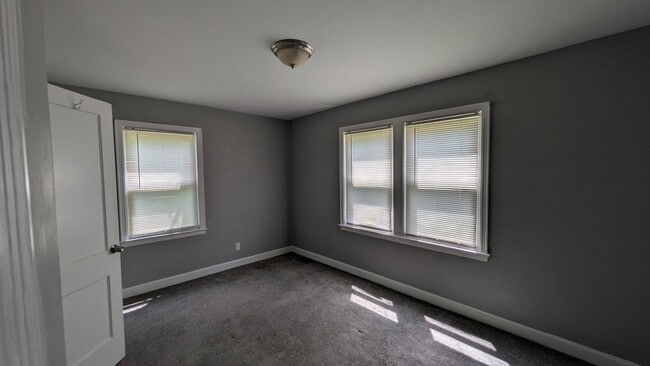 Building Photo - 3213 S Ash Ave