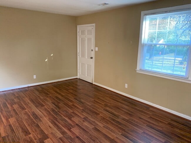 Building Photo - 2915 Susan Dr