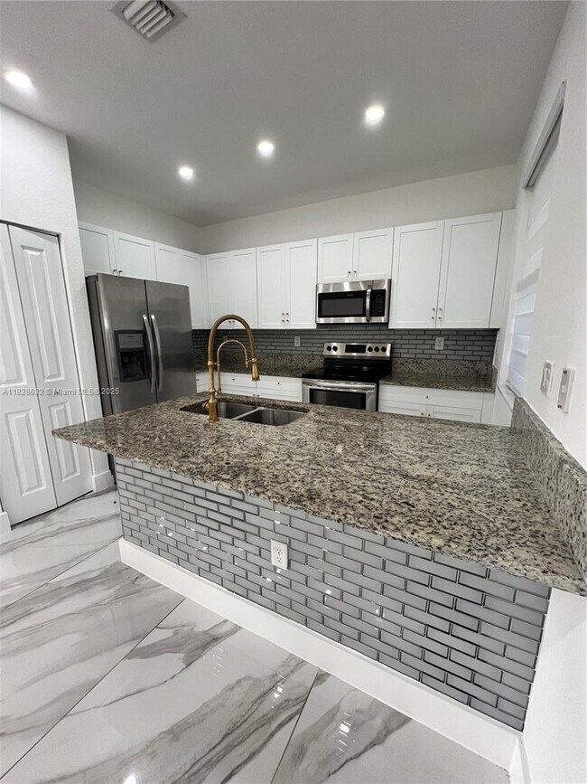 Building Photo - 11370 SW 254th Terrace