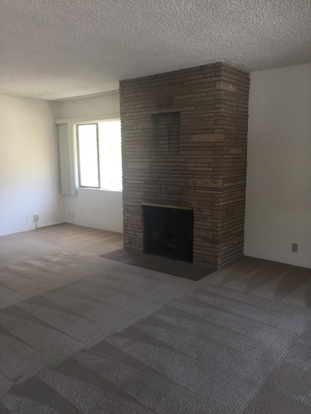 living room - 121 W Mission St
