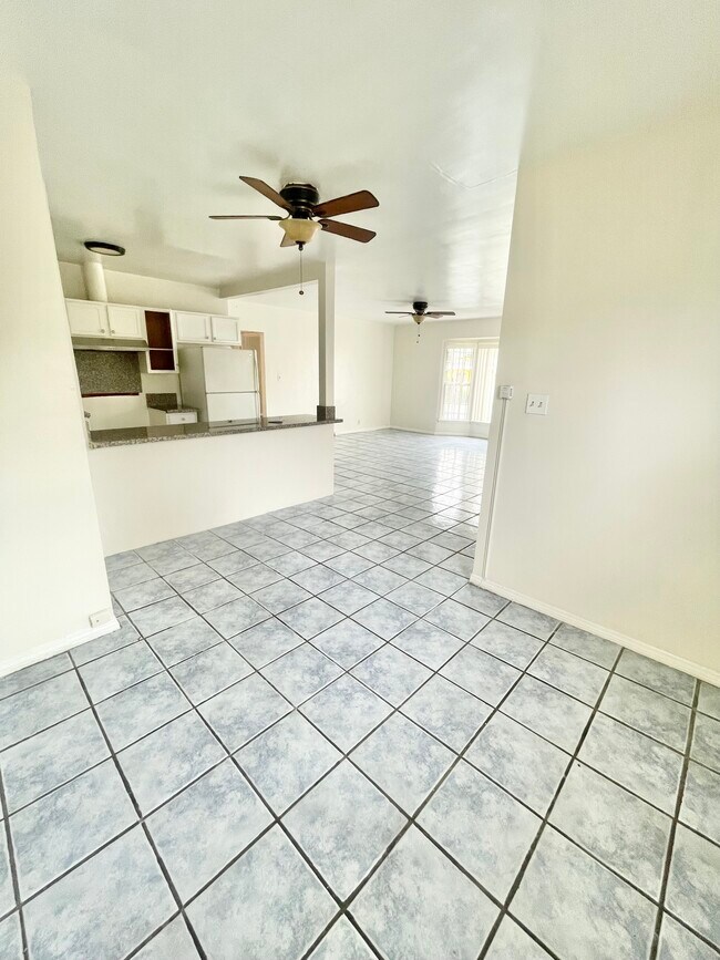 Foto del edificio - 2838 W Vernon Ave