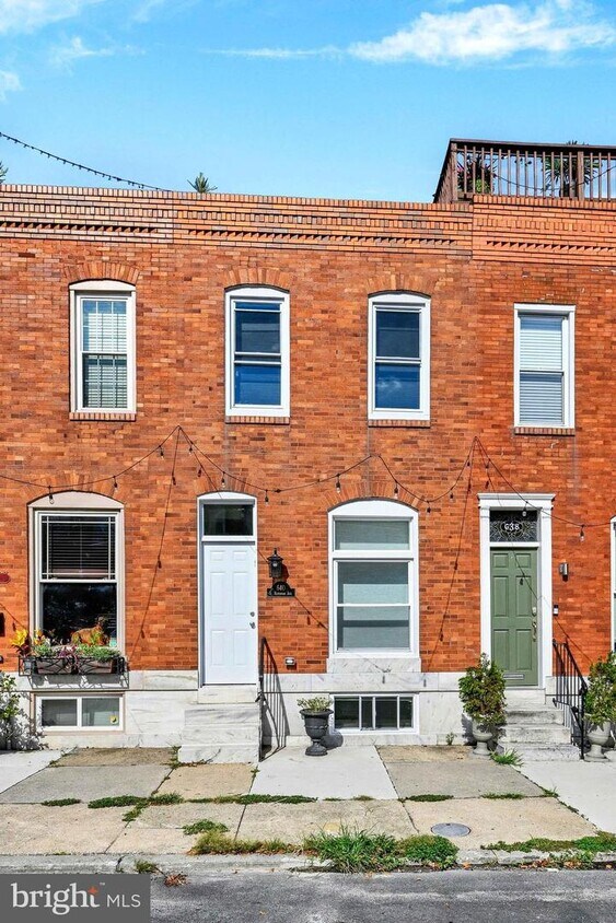 Primary Photo - 640 S Kenwood Ave