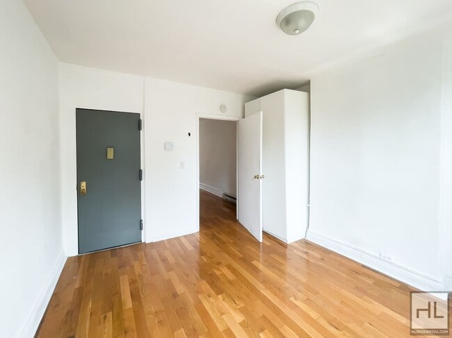 Building Photo - STARR STREET / Spacious Bushwick 2-Bed 1-Bath / Amazing Location
