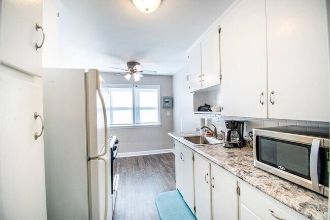 Foto del edificio - One Bedroom in Dundee Available Now!!