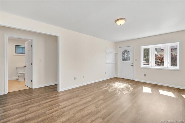 Foto del edificio - 57 Coolridge Rd