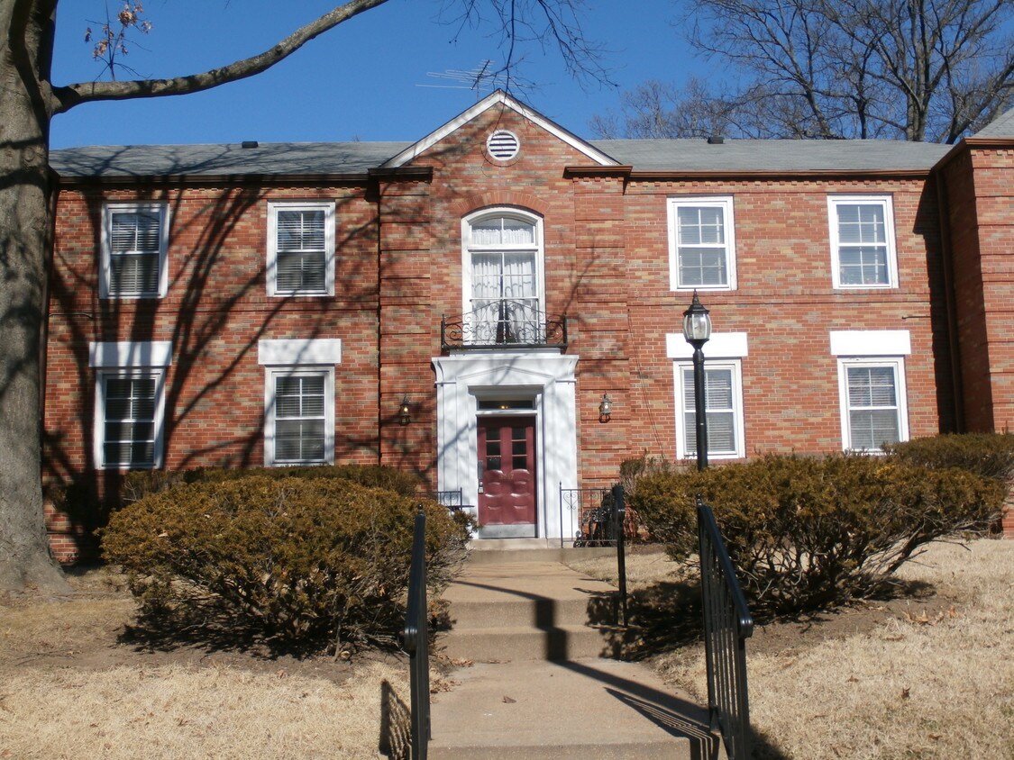 8247 Delmar Blvd, St. Louis, MO 63124 Apartments 8247 Delmar Blvd St