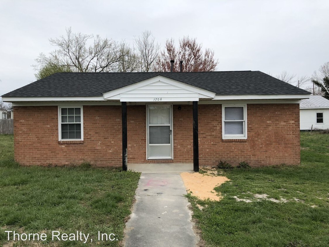 Foto principal - 1704 SW Main St