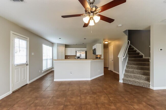 Building Photo - 2305 Shady Pine Dr