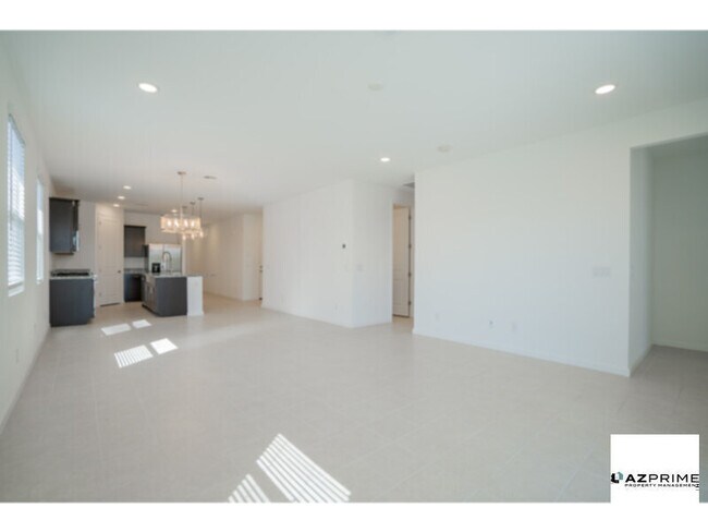 Building Photo - Introducing this delightful 4/3 Surprise H...