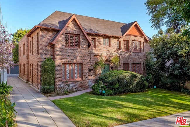 Building Photo - 1260 Flores St