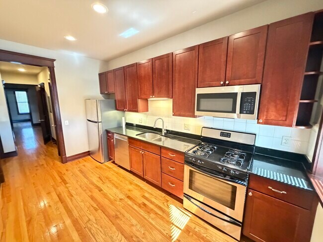 Foto del edificio - 2113 W North Ave