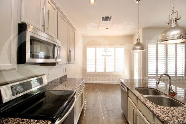 Building Photo - 7521 E Santa Catalina Dr